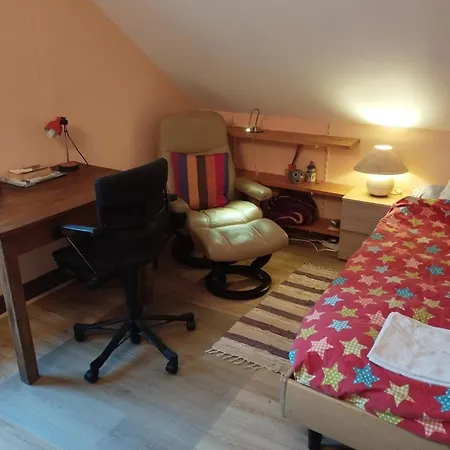 Agreable Petite A Cote Du Walibi Avec Grand Jardin Arbore Quarto em Acomodações Particulares *